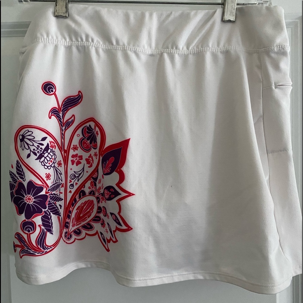 Athleta size M white skort with boho design